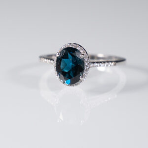 White Gold Ring 18K(750) with Diamonds and Sapphire