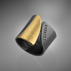 Ring in Oxidized Silver 925 with Yellow Gold K22 and Diamonds